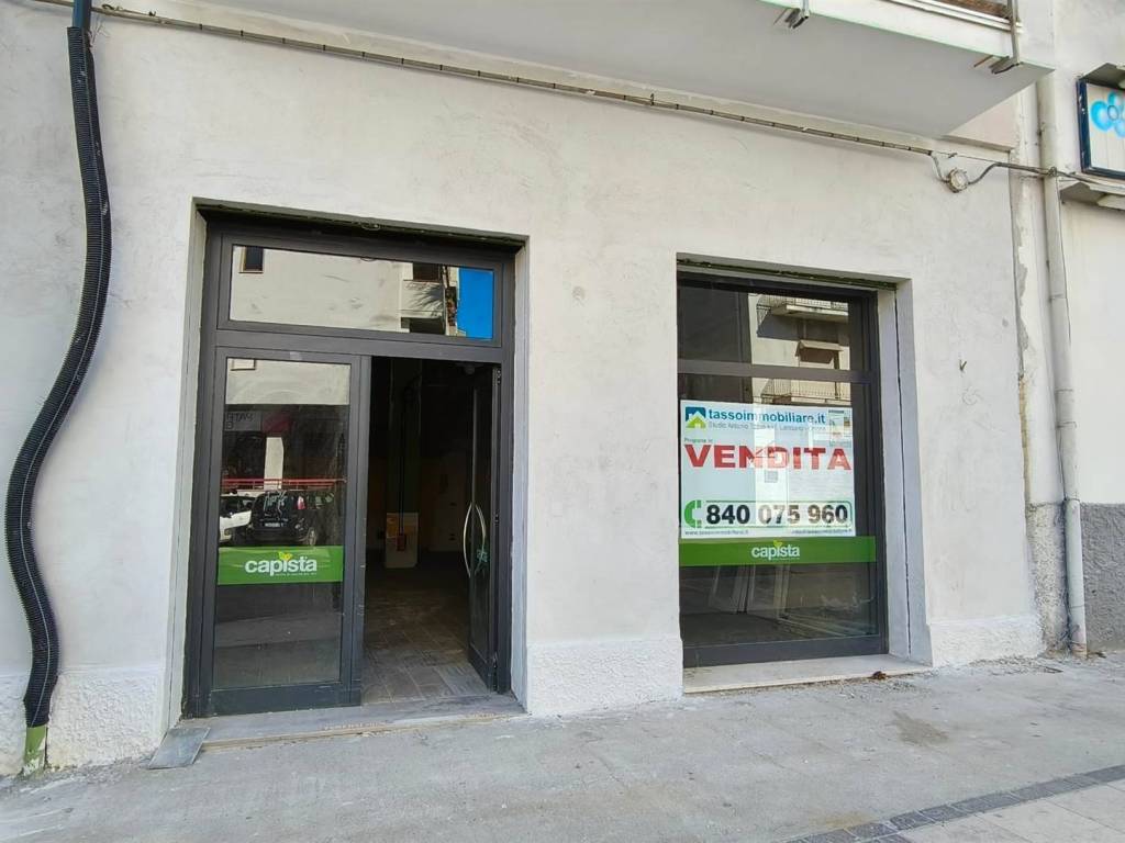 negozio in vendita ad Ortona in zona Caldari