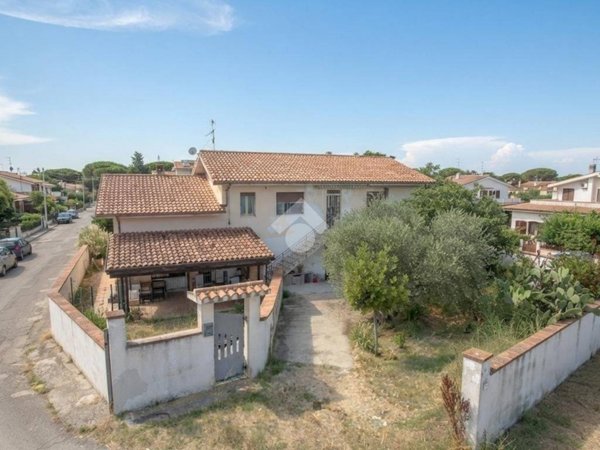 casa indipendente in vendita ad Ortona in zona San Pietro