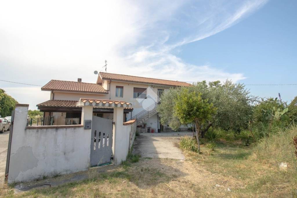 casa indipendente in vendita ad Ortona in zona San Pietro