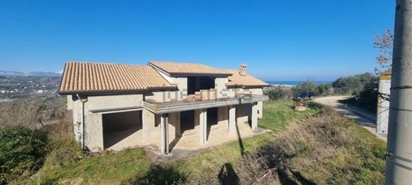 casa indipendente in vendita ad Ortona in zona Savini