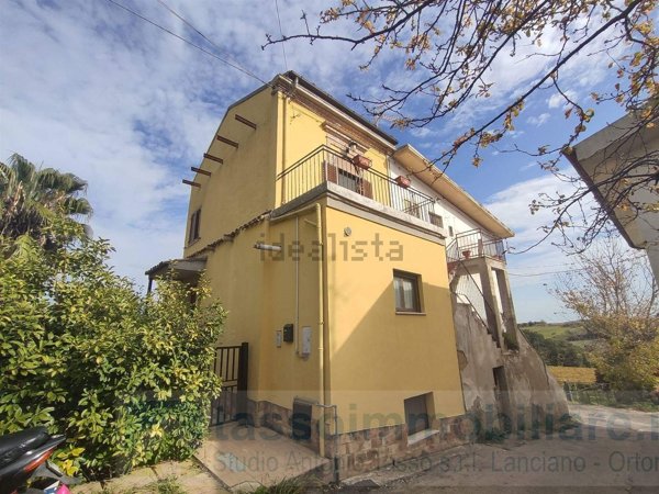 casa indipendente in vendita ad Ortona in zona Villa Carlone