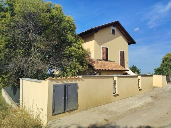 casa indipendente in vendita ad Ortona in zona Lido Riccio