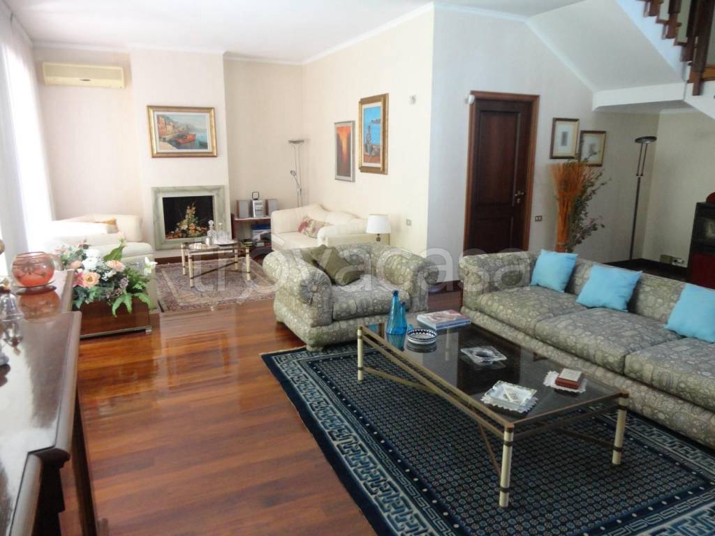 casa indipendente in vendita ad Ortona in zona Foro