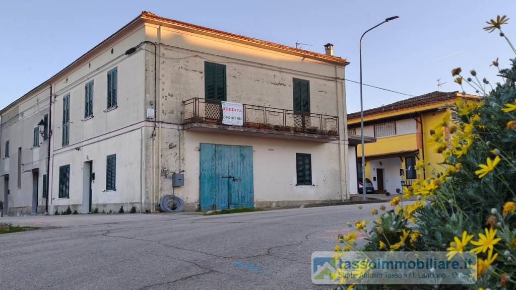 casa indipendente in vendita ad Ortona in zona Civitarese