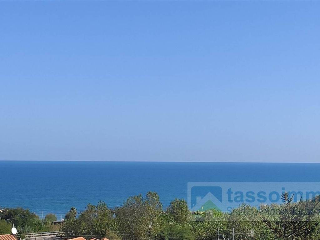 appartamento in vendita ad Ortona in zona Lido Riccio