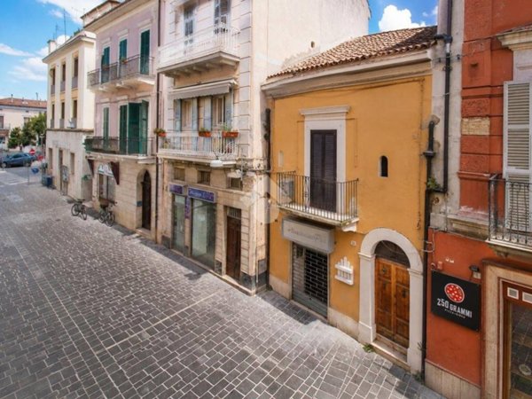 casa indipendente in vendita ad Ortona in zona Caldari
