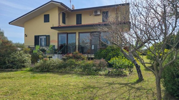 casa indipendente in vendita ad Ortona in zona Fontegrande