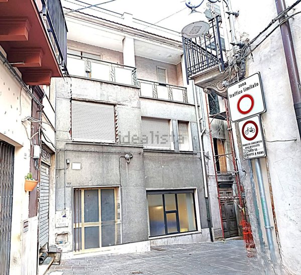 intera palazzina in vendita ad Ortona in zona Caldari