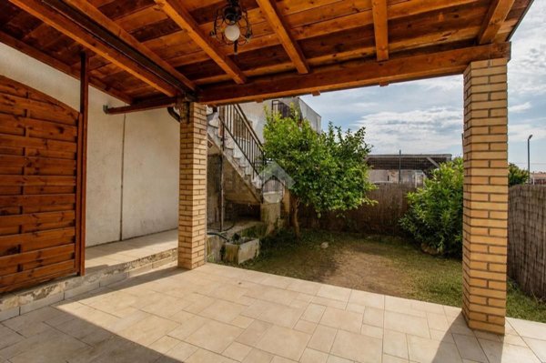 casa indipendente in vendita ad Ortona in zona Villa Grande