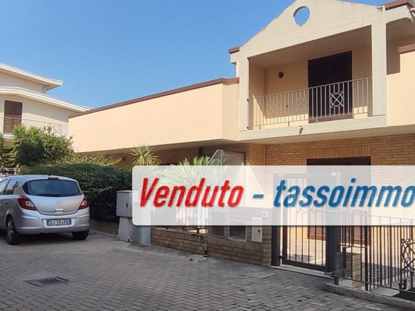 casa indipendente in vendita ad Ortona in zona Santa Lucia