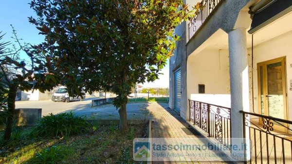 casa indipendente in vendita ad Ortona in zona Alboreto