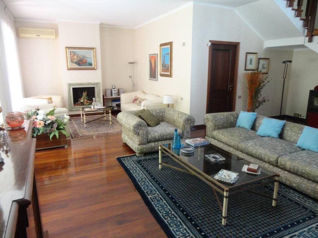 casa indipendente in vendita ad Ortona in zona Foro