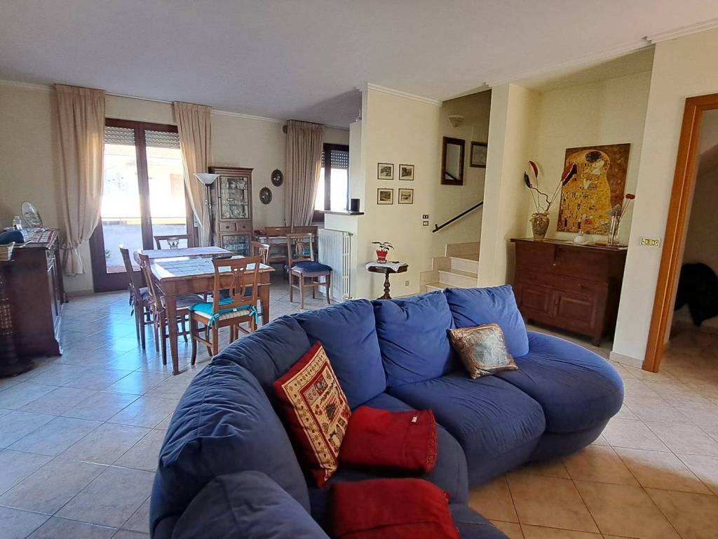 casa indipendente in vendita ad Ortona in zona Caldari Stazione