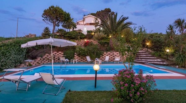 casa indipendente in vendita ad Ortona in zona Ripari di Giobbe