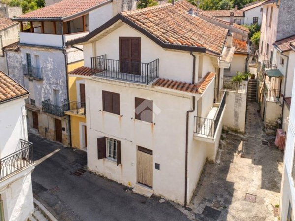 casa indipendente in vendita ad Ortona in zona Caldari
