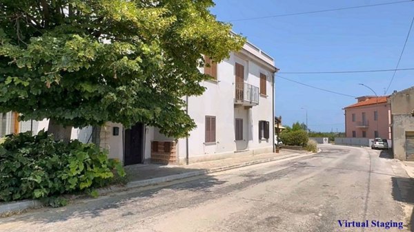 casa indipendente in vendita ad Ortona in zona Colombo