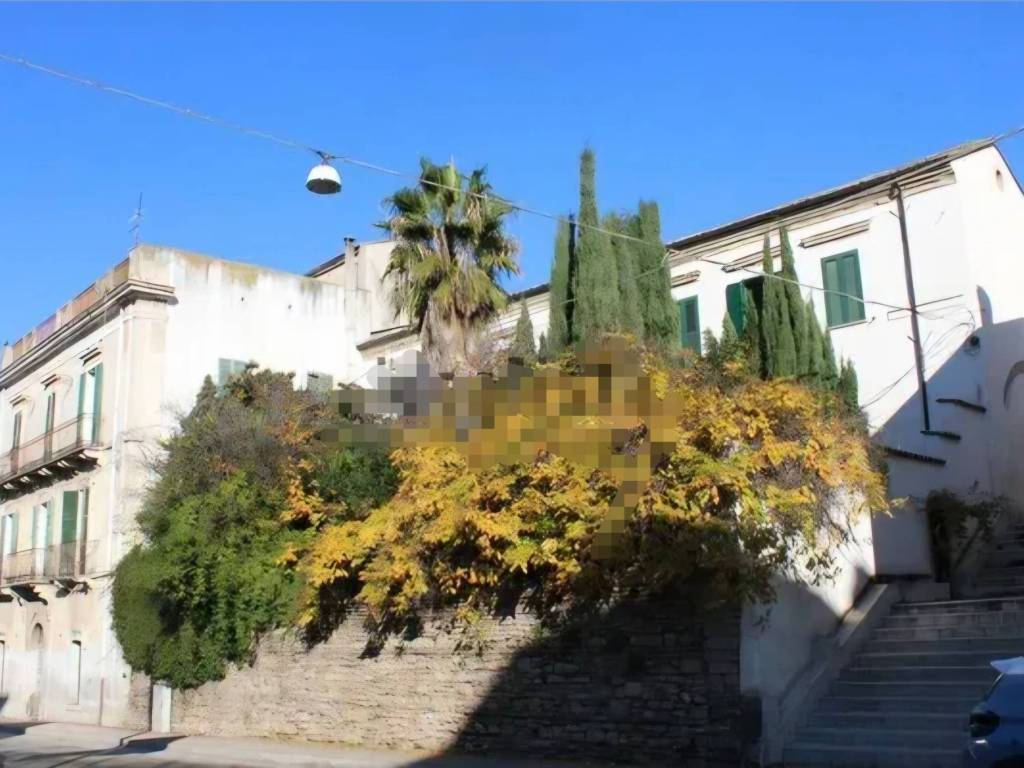 intera palazzina in vendita ad Ortona in zona Caldari