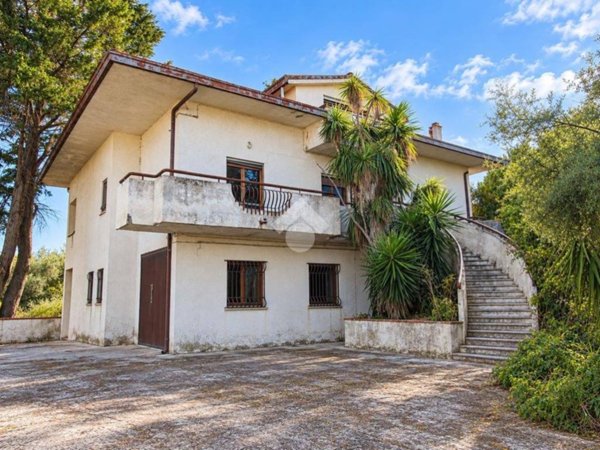 casa indipendente in vendita ad Ortona in zona San Pietro