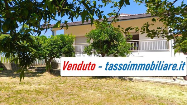 casa indipendente in vendita ad Ortona in zona Cucullo