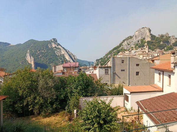 casa semindipendente in vendita a Pennadomo