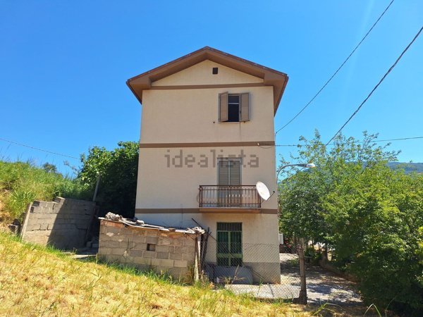 casa indipendente in vendita a Pennadomo