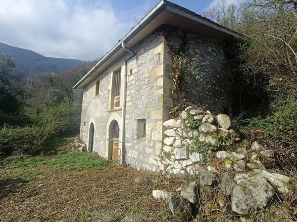 casa indipendente in vendita a Pennapiedimonte in zona Fontana