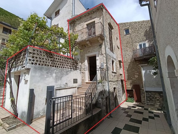 pentavano in vendita a Pennapiedimonte in zona Laio