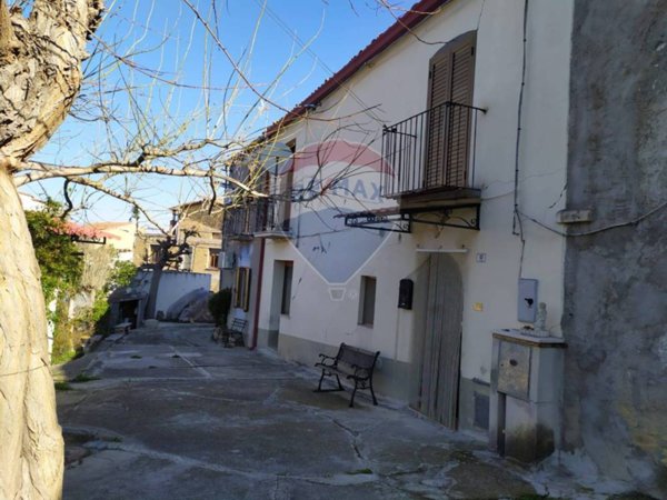 casa indipendente in vendita a Perano