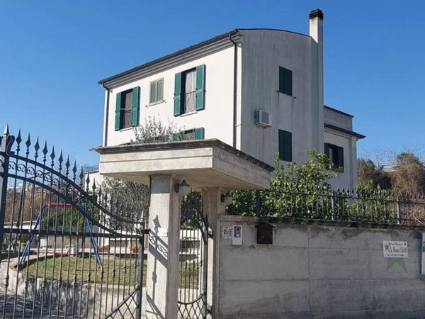 casa indipendente in vendita a Perano in zona Quadroni
