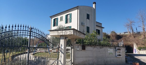 casa indipendente in vendita a Perano