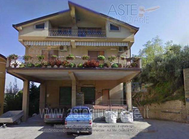 locale commerciale in vendita a Perano in zona Impicciaturo