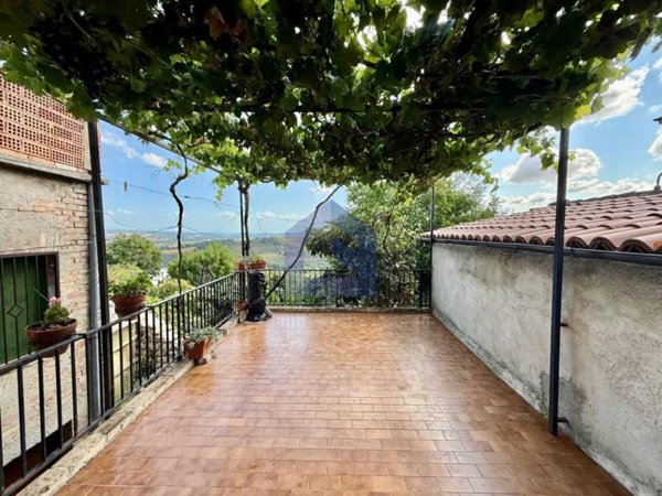 casa indipendente in vendita a Perano
