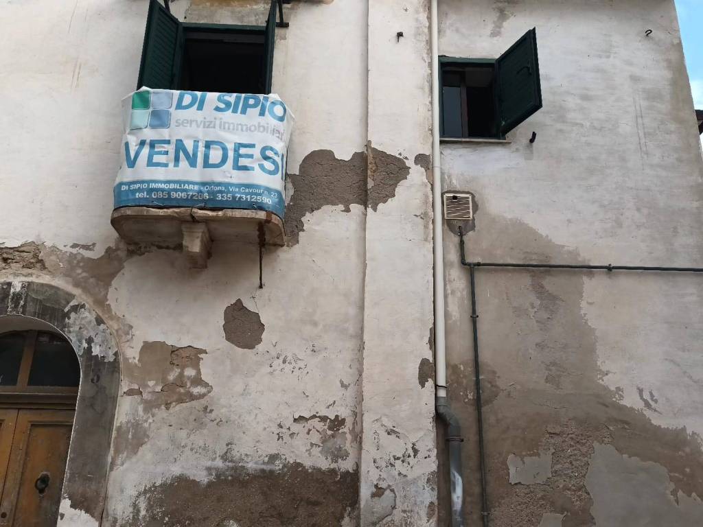 locale di sgombero in vendita a Poggiofiorito