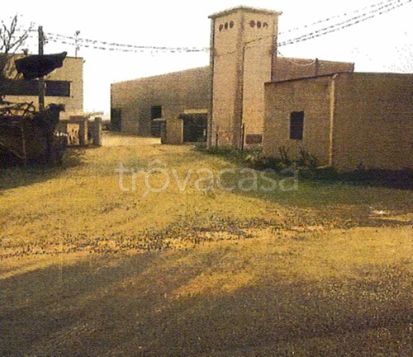 locale commerciale in vendita a Poggiofiorito