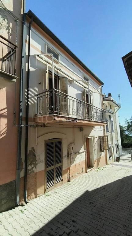 casa indipendente in vendita a Poggiofiorito