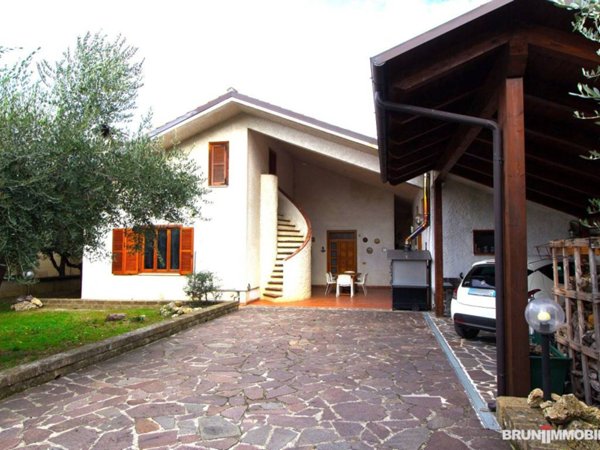 casa indipendente in vendita a Poggiofiorito