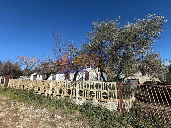 casa indipendente in vendita a Poggiofiorito