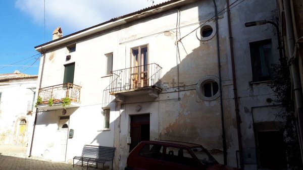 esavano in vendita a Poggiofiorito