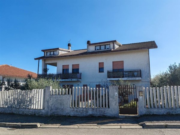 casa indipendente in vendita a Poggiofiorito in zona Chiusa