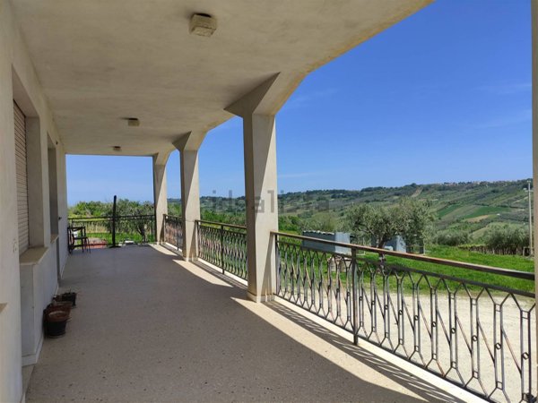 casa indipendente in vendita a Poggiofiorito in zona Martorella
