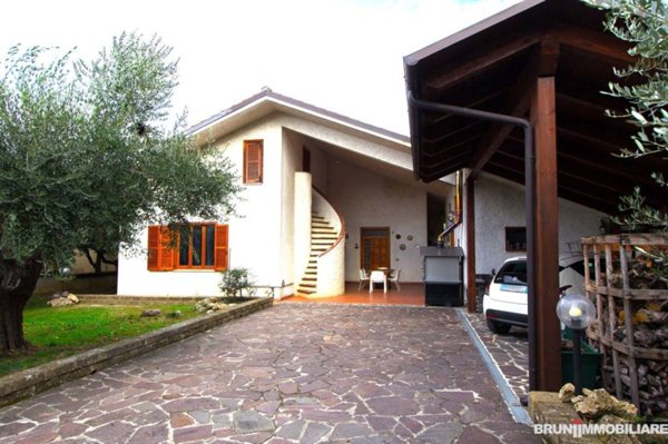 casa indipendente in vendita a Poggiofiorito in zona Chiusa