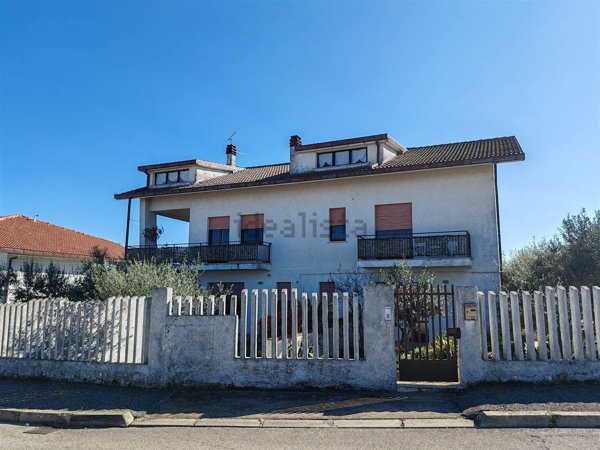 casa indipendente in vendita a Poggiofiorito in zona Chiusa