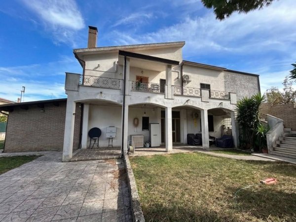 casa indipendente in vendita a Poggiofiorito in zona Martorella