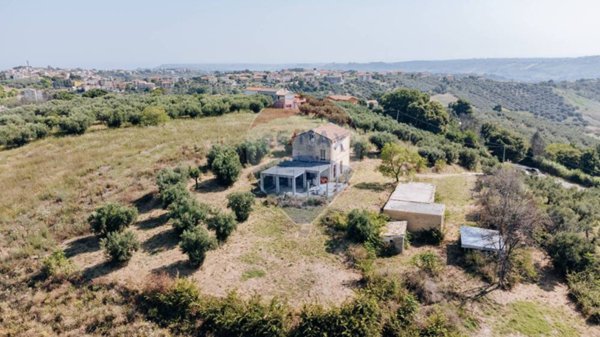 casa indipendente in vendita a Pollutri in zona Civita