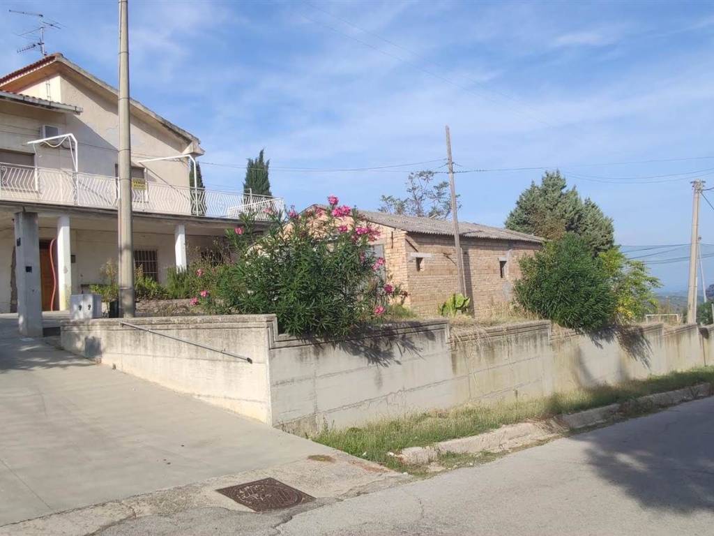 casa indipendente in vendita a Pollutri in zona San Barbato