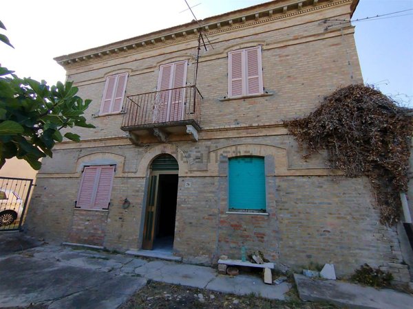 pentavano in vendita a Pollutri in zona Civita