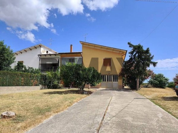 casa indipendente in vendita a Pollutri in zona Civita