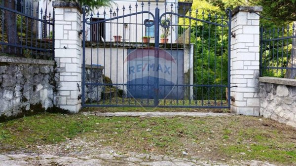 casa indipendente in vendita a Pretoro