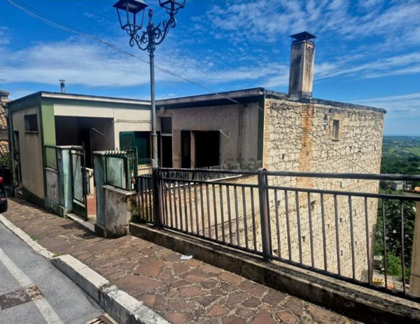 casa indipendente in vendita a Pretoro