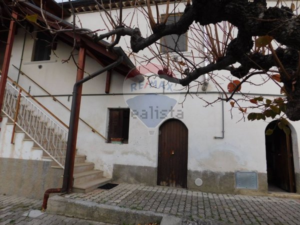 casa indipendente in vendita a Pretoro